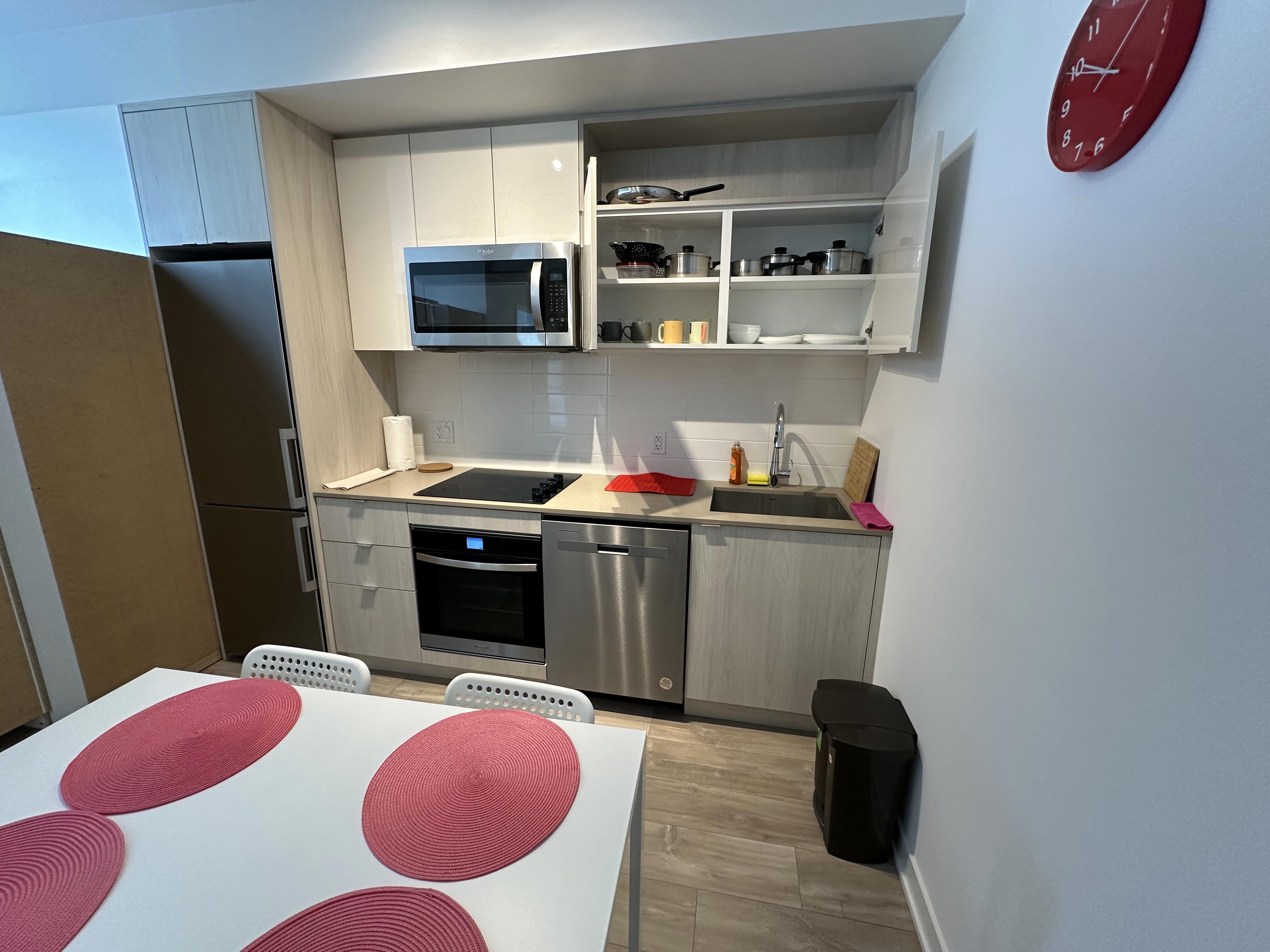 Silver Plus Room - 70 Princess St - Toronto