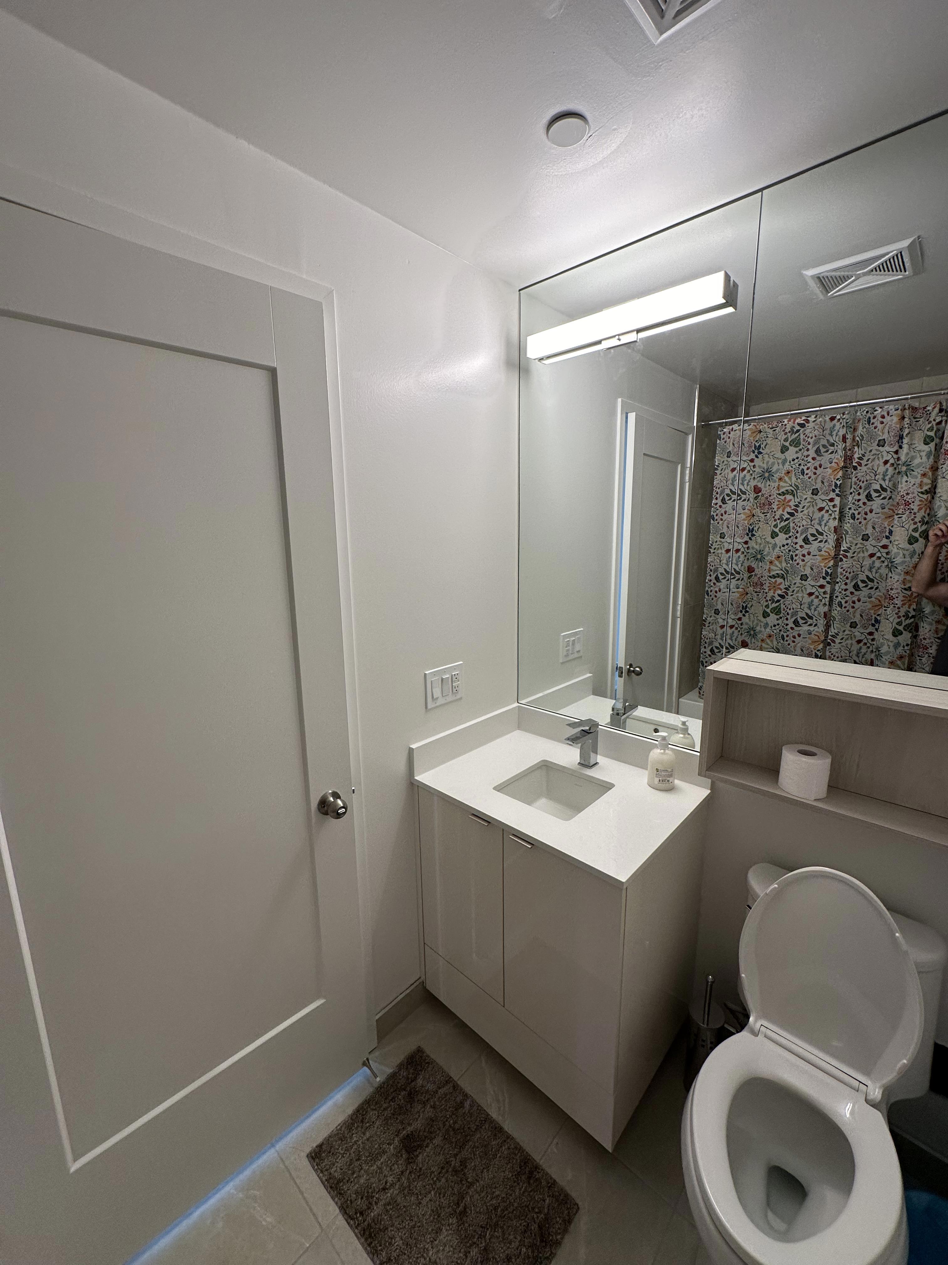 Silver Plus Room - 70 Princess St - Toronto