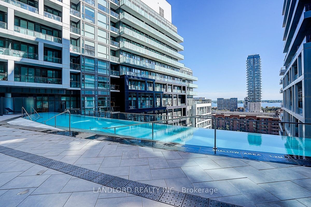 Silver Plus Room - 70 Princess St - Toronto