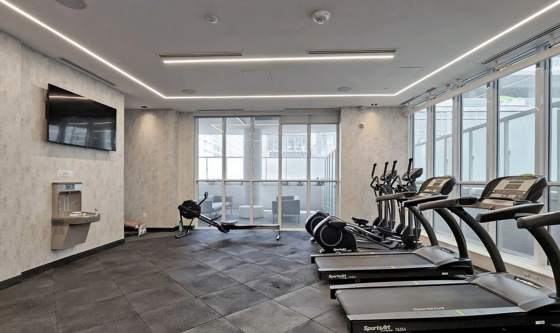 Silver Plus Room - 70 Princess St - Toronto